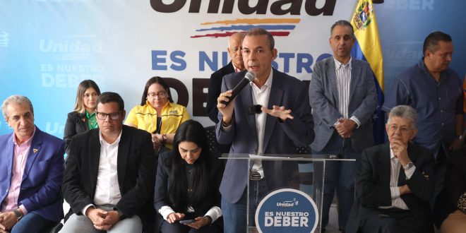 Roberto Enríuqez aseguró que los chavistas tendrán plenas garantías en un a Venezuela democrática